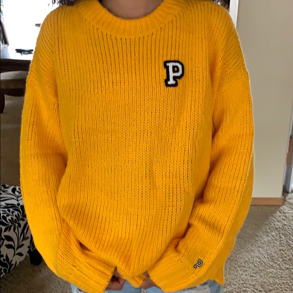 NWT PINK Oversized Boyfriend Sweater Size M